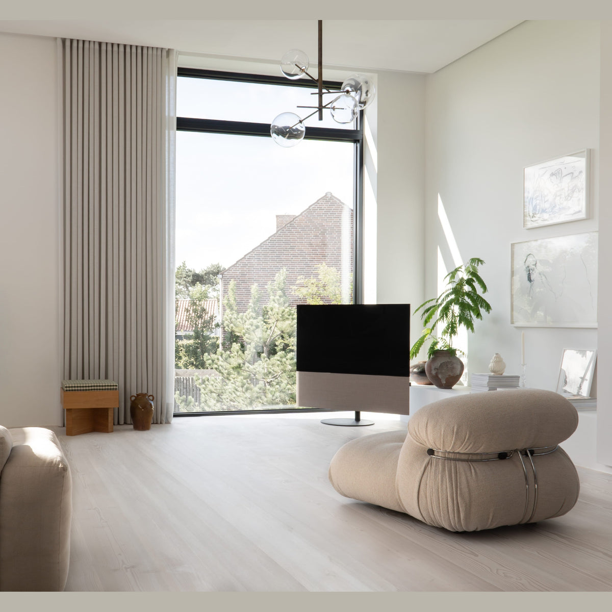 CANVAS Swivel Stand