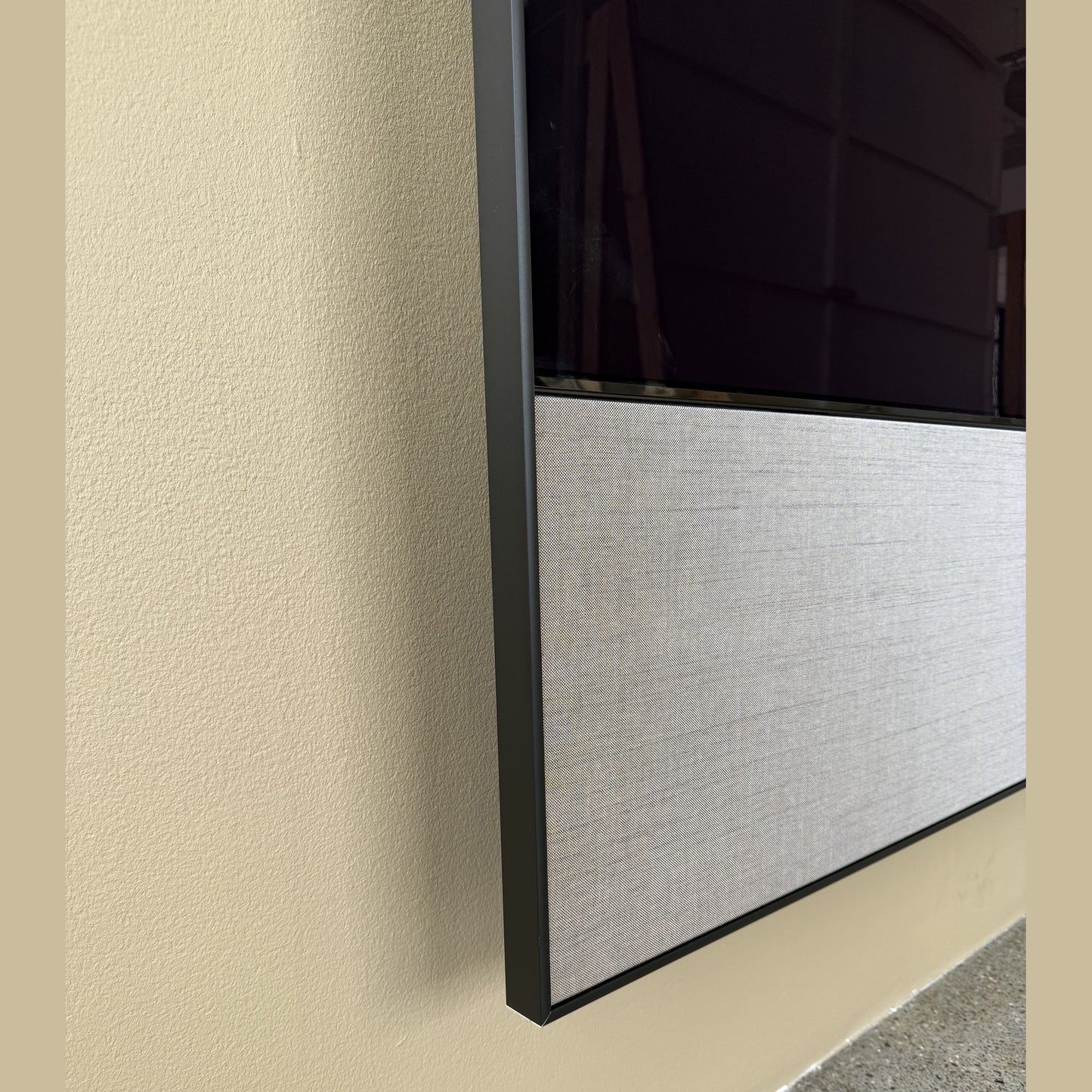 CANVAS 85" Frame Soundbar Speaker