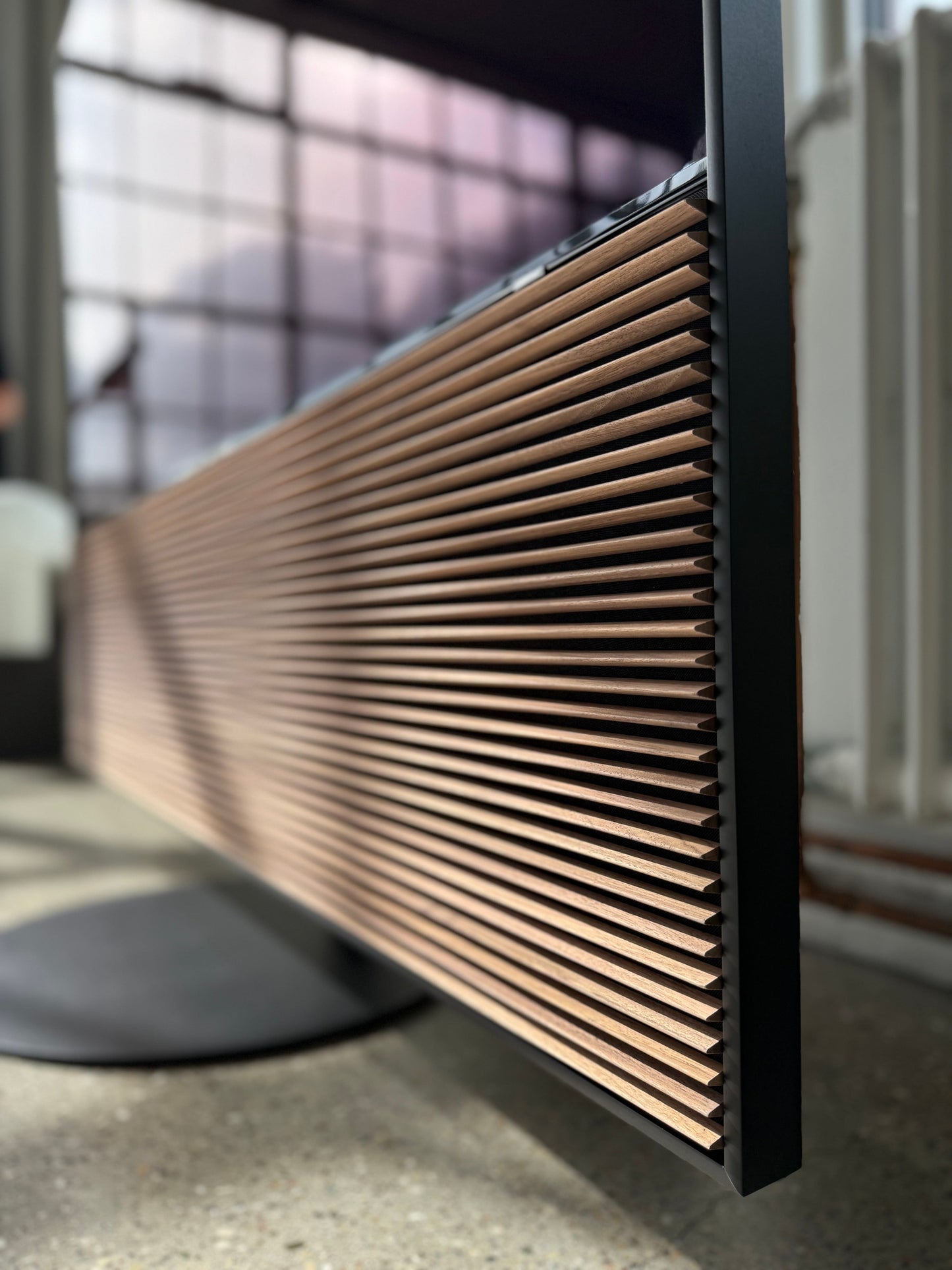CANVAS 85" Frame Soundbar Speaker